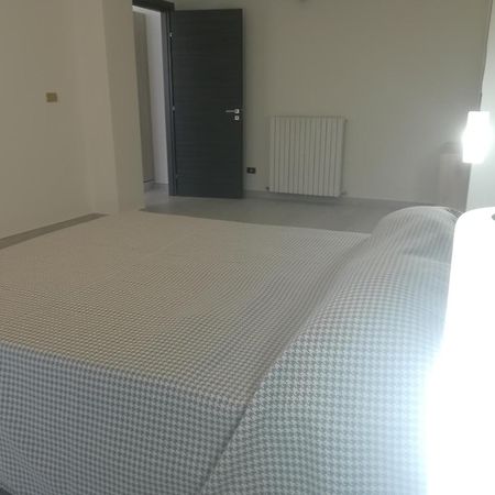 Home Mazzei Piazza Bilotti كوزنسا الغرفة الصورة