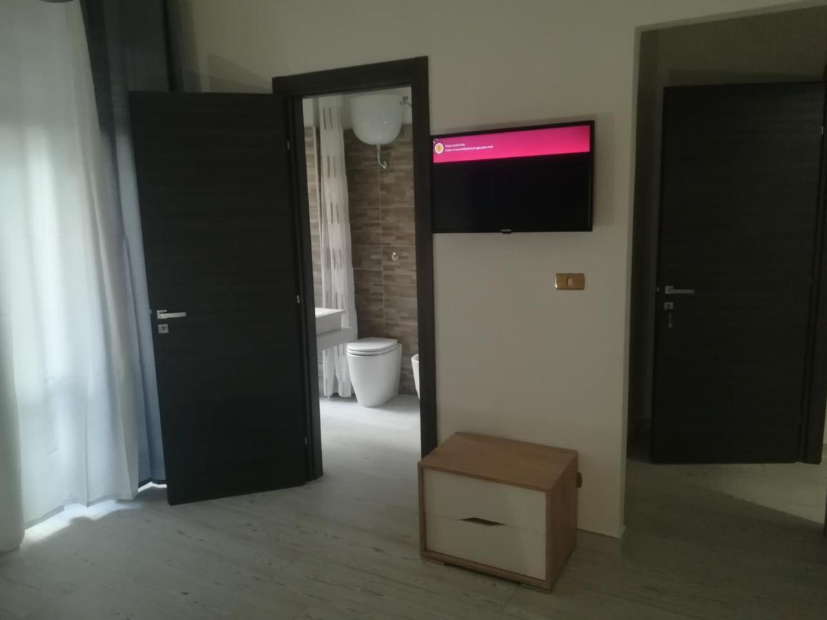 Home Mazzei Piazza Bilotti كوزنسا الغرفة الصورة