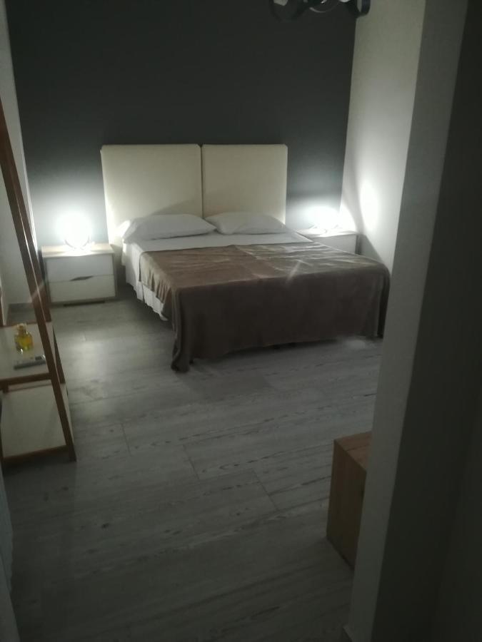 Home Mazzei Piazza Bilotti كوزنسا الغرفة الصورة