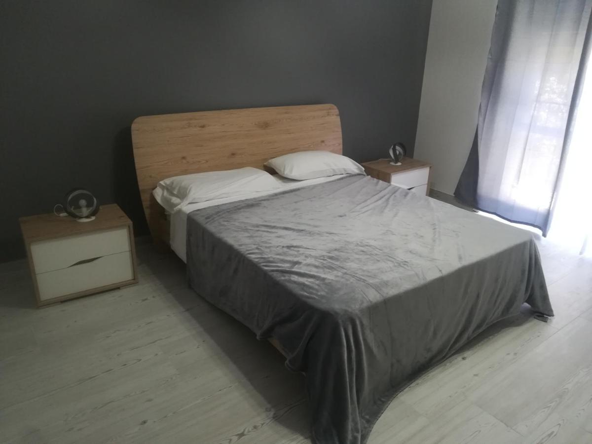 Home Mazzei Piazza Bilotti كوزنسا الغرفة الصورة
