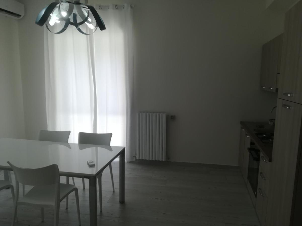 Home Mazzei Piazza Bilotti كوزنسا الغرفة الصورة