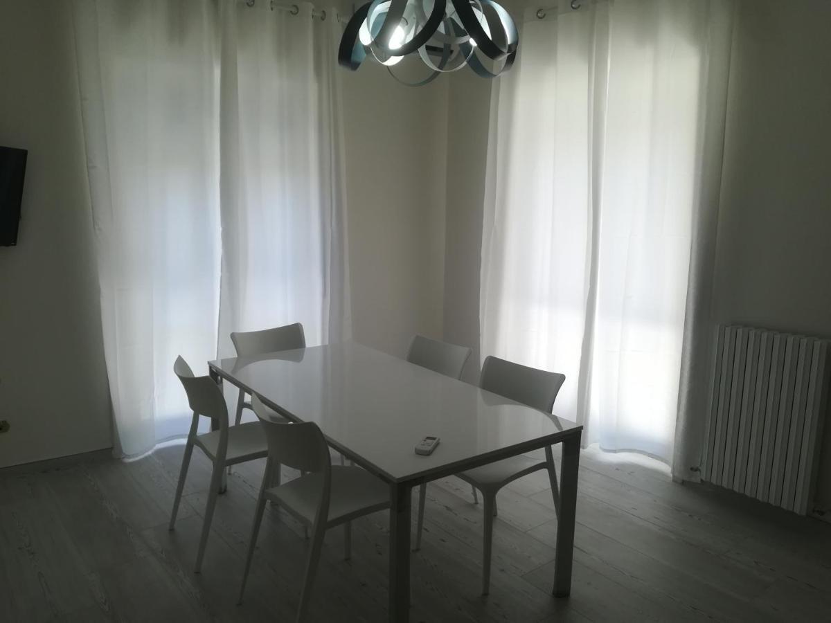 Home Mazzei Piazza Bilotti كوزنسا الغرفة الصورة