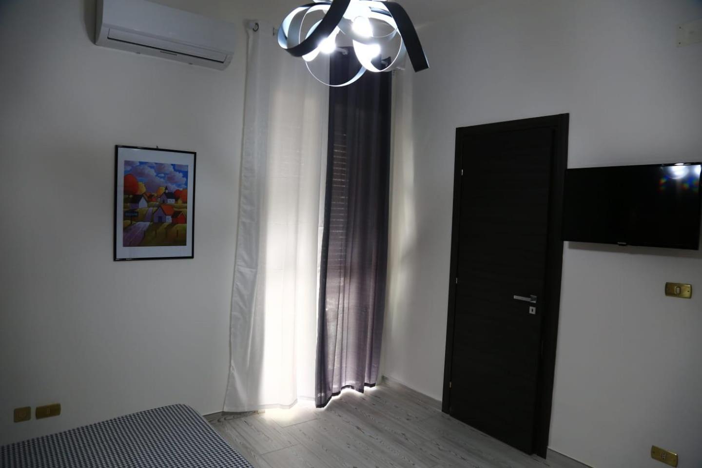 Home Mazzei Piazza Bilotti كوزنسا الغرفة الصورة